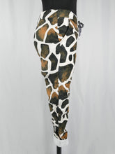 Lade das Bild in den Galerie-Viewer, Coole Stretch Hose Giraffen Style camel
